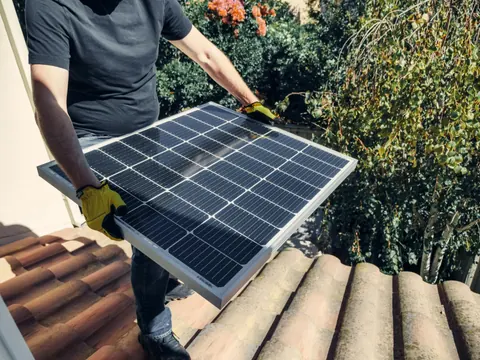 Kit solaire MonKitSolaire install&eacute; sur un toit